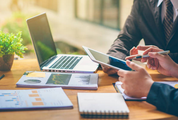 Three Realistic Benefits of Hiring a Financial Planner